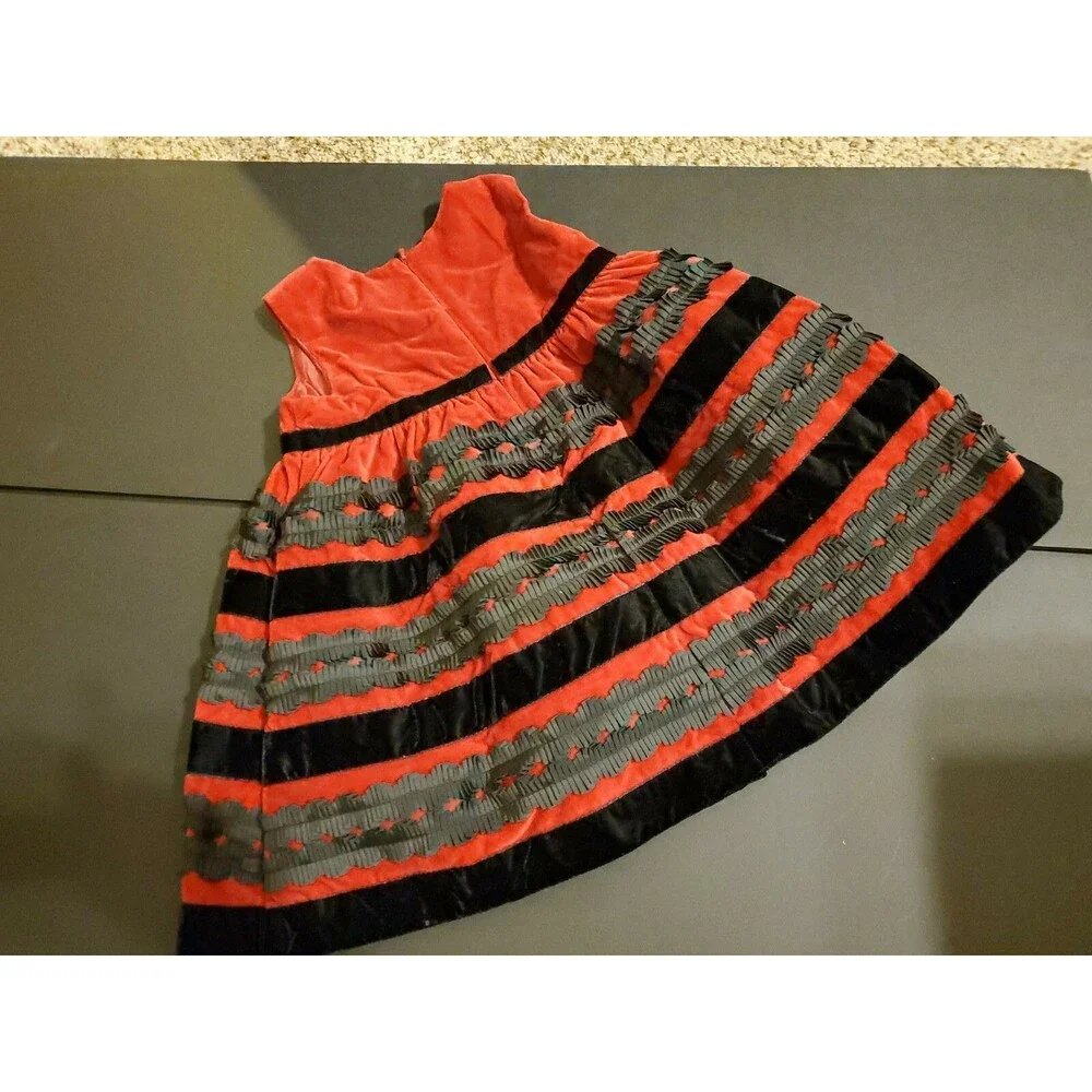 Girl's 24 month The Children's Place sleeveless lined red black velour Holiday